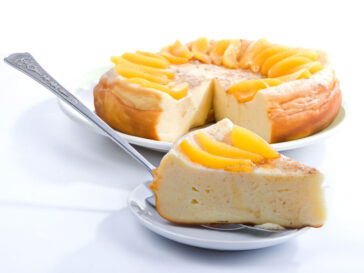 Μαγική πίτα/σουφλέ με ροδάκινα γλασέ