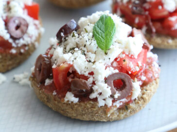 Ντάκος με αλατισμένη αναρή