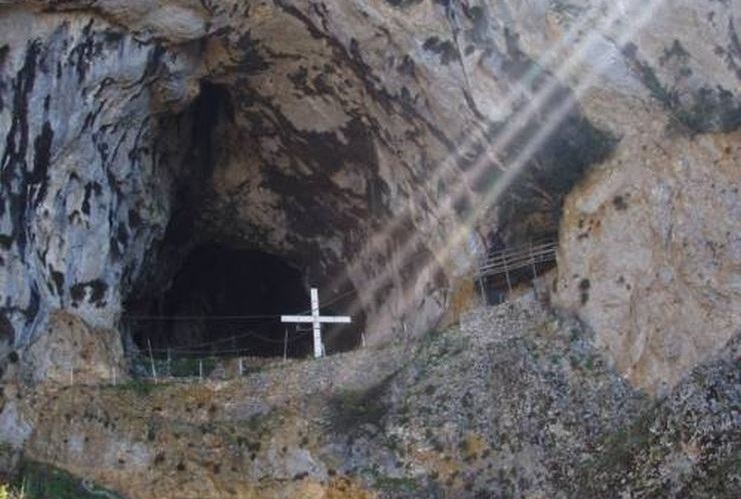 Άγιον Όρος: Ιδού τα απόκρυφα σπήλαια της Αθωνικής πολιτείας Άγιον Όρος: Ιδού τα απόκρυφα σπήλαια της Αθωνικής πολιτείας
