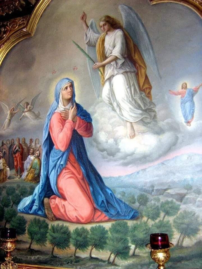 Υπήρξε ένα περιστατικό με μια γιαγιά που μπήκε στην εκκλησία κρατώντας τον εγγονό της από το χέρι.