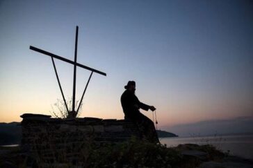 Εμείς οι μοναχοί πρέπει να γίνουμε επίγειοι άγγελοι