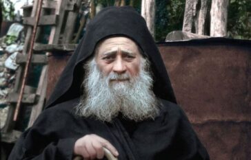 Όσο πιο ανάξιος είναι ο άνθρωπος, τόσο πιο πολύ ανάγκη έχει να καταφεύγη στον Θεό.