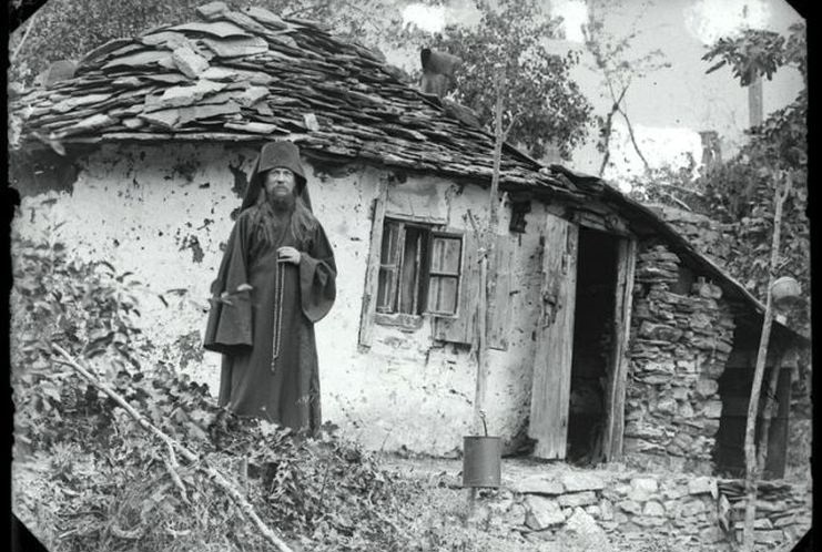 Αόρατοι ασκητές: Πρόκειται για ομάδα ασκητών, οι οποίοι είναι εφτά …