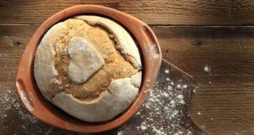 Ἡ νηστεία εἶναι ἐντολὴ τοῦ Θεοῦ. Γι΄ αὐτὸ καὶ μεῖς νὰ νηστεύουμε παιδιά μου.