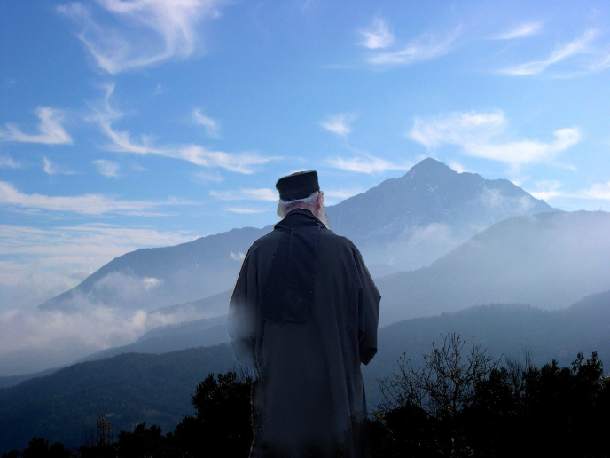 Ο ταπεινός δεν διδάσκει κανέναν. Παριστάνει τον ανόητο και ας έχει 2 πτυχία και ας ομιλεί 11 γλώσσες…