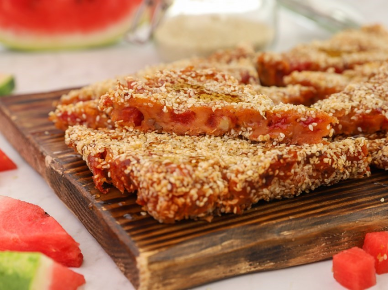 Καρπουζένια ή καρπουζόπιτα, το κυκλαδίτικο γλυκό που αξίζει να φτιάξετε!