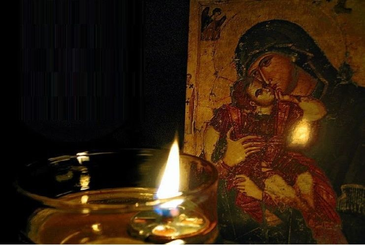 Η Παναγία μεσιτεύει ακατάπαυστα για όλους μας Η Παναγία μεσιτεύει ακατάπαυστα για όλους μας