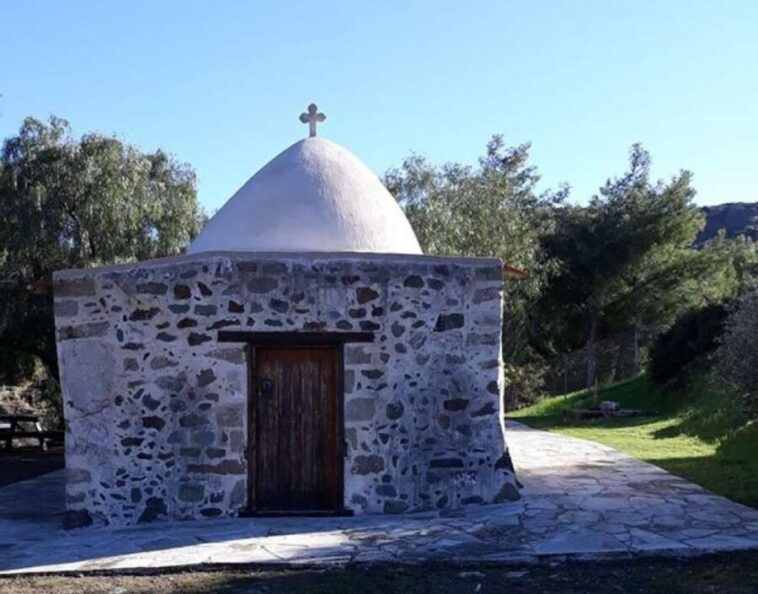 Παναγία η Γαλόκτιστη: Το εκκλησάκι που χτίστηκε με γάλα Παναγία η Γαλόκτιστη: Το εκκλησάκι που χτίστηκε με γάλα