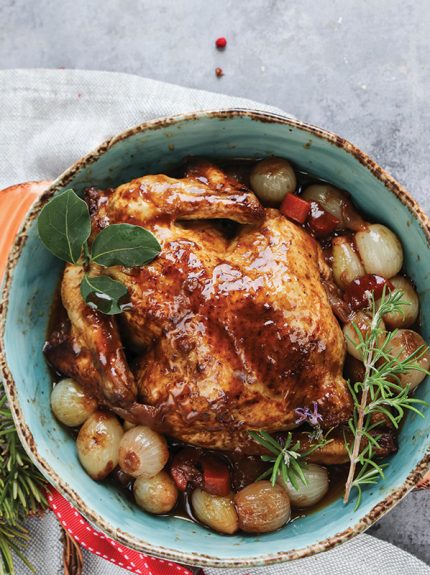 Στιφάδο με κοτόπουλο και μαυροδάφνη