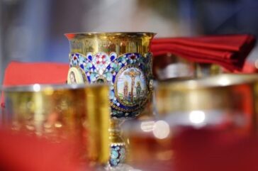 Τι γίνεται αν πέσει κάτω η Θεία Κοινωνία;