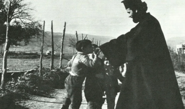 Να γιατί πρέπει να φιλάμε το χέρι του Ιερέα