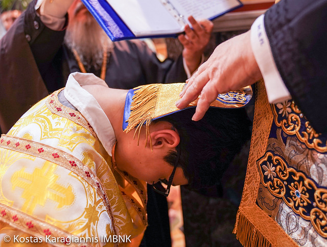 Τι συμβολίζουν τα άμφια των Ιεροπαίδων και η συμπεριφορά αυτών