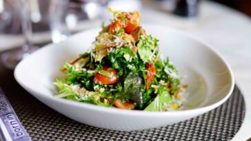 Αυτές είναι οι 50 καλύτερες σαλάτες του κόσμου – 8 από αυτές είναι ελληνικές!