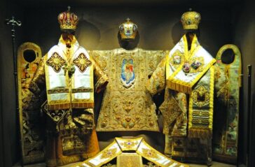 Γέροντα, τι συμβολίζει ὁ ἄρραφος Χιτώνας τοῦ Κυρίου;