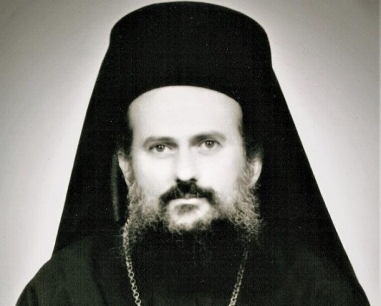 Ιερομόναχος Σεραφείμ Δημόπουλος: Ο Γέροντας με αστραφτερές ματιές με έπειθε ότι τα ξέρει όλα!