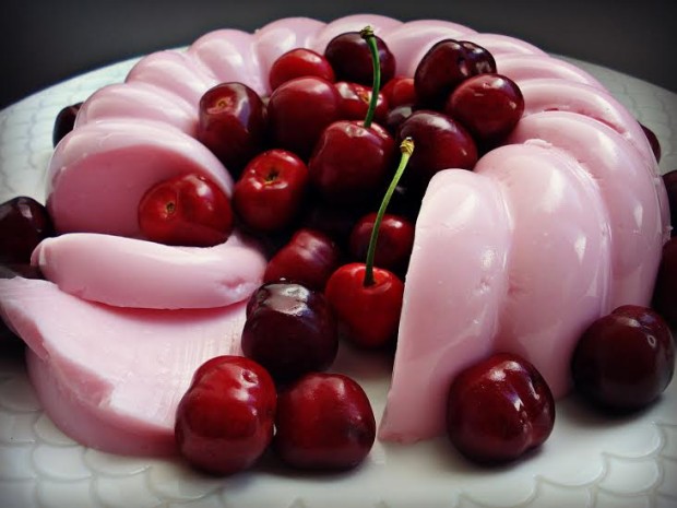 Καλοκαιρινό γλυκό με Βυσσινάδα