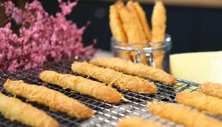 Τραγανά Κριτσίνια Τυριού με μόνο 2 υλικά