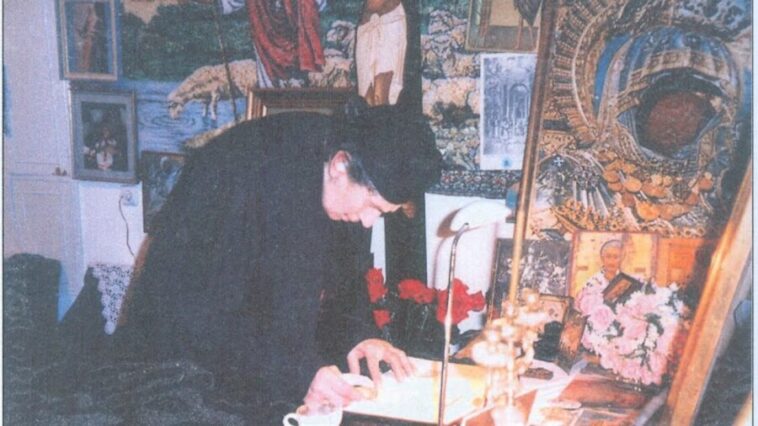 Πατήρ Ζωσιμάς: Ο Σταυρός ακτινοβολούσε σαν τον ήλιο!