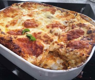 Λαζάνια με κιμά μπολονέζ και εύκολη μπεσαμέλ