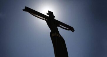 «Ξύπνα τα μεσάνυχτα, κάνε την προσευχή σου, ρίξε ένα δάκρυ καυτερό, να γιάνης την ψυχή σου».