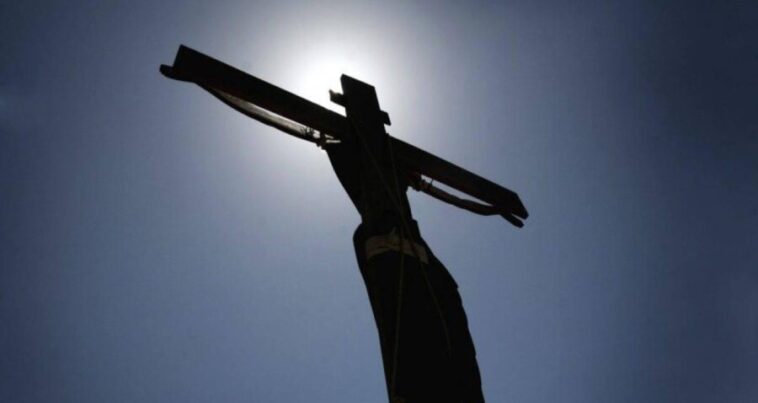 «Ξύπνα τα μεσάνυχτα, κάνε την προσευχή σου, ρίξε ένα δάκρυ καυτερό, να γιάνης την ψυχή σου».