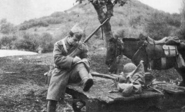 Ξεφυλλίζοντας τό ἡμερολόγιο ἑνός νεκροῦ λοχαγοῦ