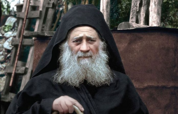 «Μάθε ποιος είσαι. Με τη γνώση αυτή γίνεσαι ο σοφότερος των ανθρώπων» (Οσίου Ιωσήφ του Ησυχαστή)