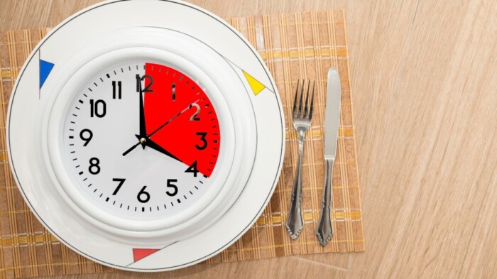 Τρώμε το φαγητό μας μέχρι τις 4 το απόγευμα – Τα οφέλη για το σάκχαρο και τη χοληστερόλη Τρώμε το φαγητό μας μέχρι τις 4 το απόγευμα – Τα οφέλη για το σάκχαρο και τη χοληστερόλη