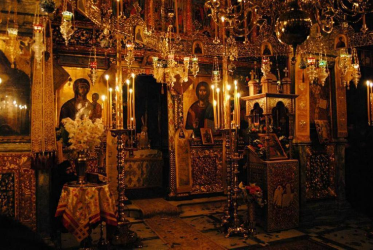 «Μοναχά ο Oρθόδοξος χριστιανός γιορτάζει τα Χριστούγεννα πνευματικά, κι από την ψυχή του περνάνε αγιασμένα αισθήματα..»