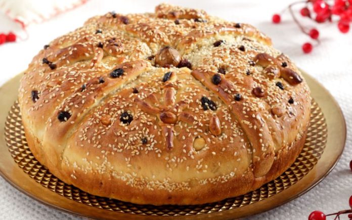 Χριστόψωμο με σταφίδες Χριστόψωμο με σταφίδες