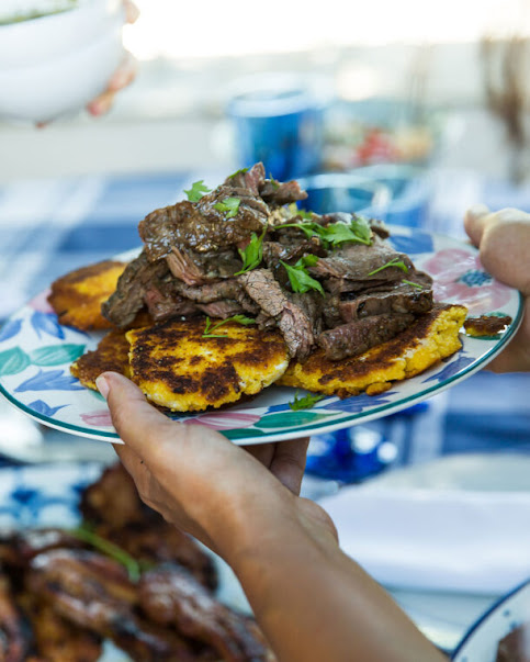 Κρέας στη σχάρα (Carne asada) απο την Κολομβία Κρέας στη σχάρα (Carne asada) απο την Κολομβία