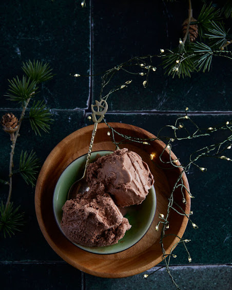 Παρφέ σοκολάτας με σταφίδες και κονιάκ