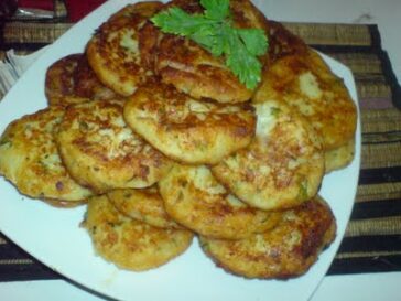 Καρτόβε Κοφτέδες (Κεφτέδες Με Κιμά Και Πατάτες)