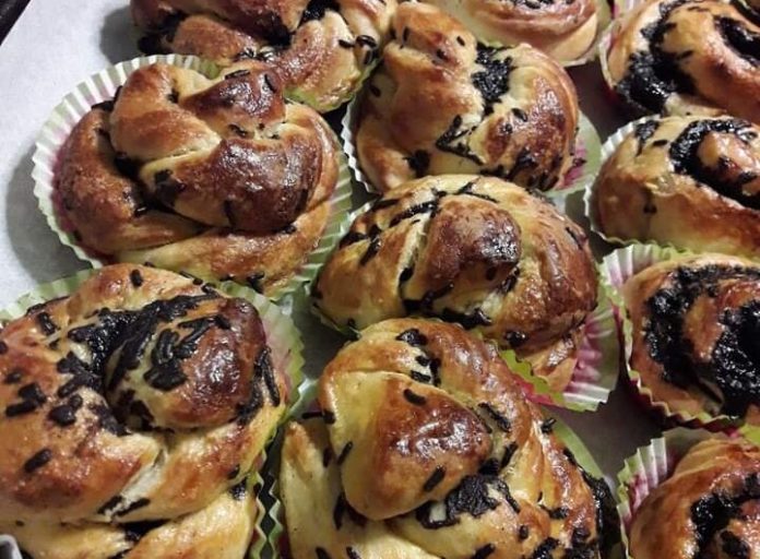 Τσουρεκάκια με τρούφα σοκολάτας