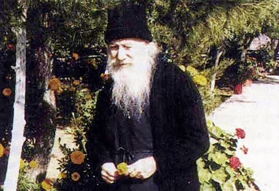 Ο Άγιος Πορφύριος αποκαλύπτει και προλέγει