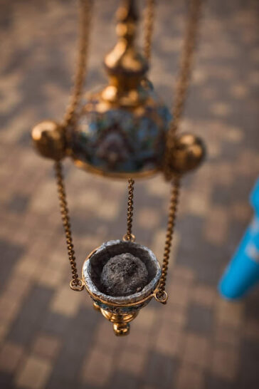 Τό θυμίαμα εἶναι «μέσον» συμφιλιώσεως τοῦ ἀνθρώπου μέ τό Θεό