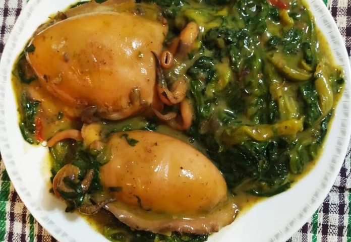 Σουπιές Φρέσκιες με Μαρούλια