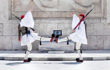 Τα τσαρούχια και η ιστορία τους