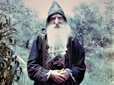 -Τι έβλεπες και τι άκουγες, γέροντα, τη μισή εκείνη ώρα;