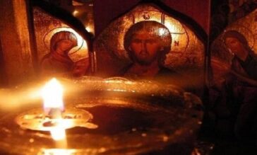 Όση ώρα είναι αναμμένα τα καντήλια, αυτά φωνάζουν ελέησον…