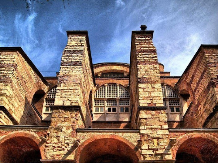 ΤΡΕΜΟΥΝ ΤΗΝ ΕΠΑΝΟΔΟ ΤΗΣ ΒΑΣΙΛΙΔΑΣ ΤΩΝ ΠΟΛΕΩΝ!